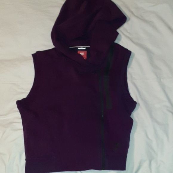 Nike Womens Tech‎ Fleece Cape Vest Hoodie

Purple - Picture 3 of 7
